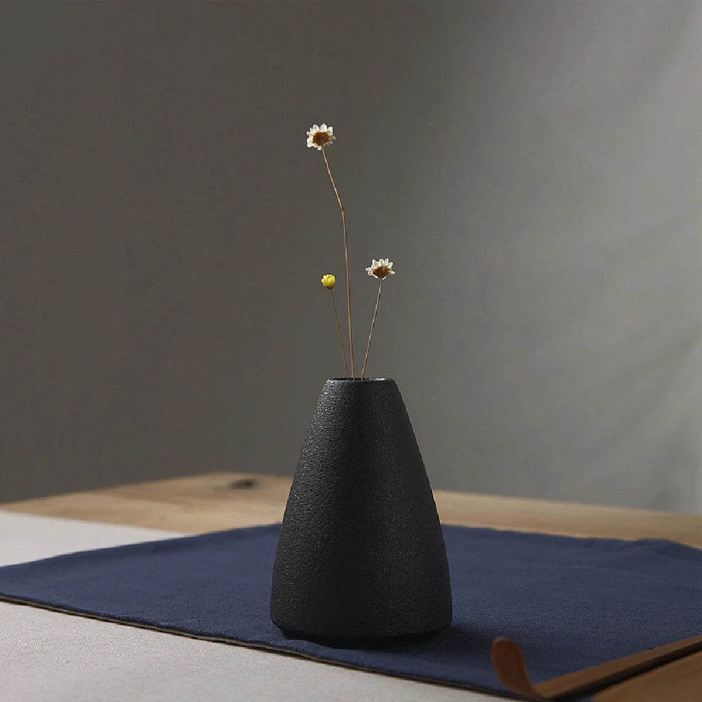 Vaso de Cerâmica Preto Minimalista para Decoração